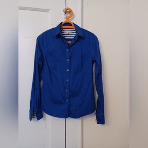 BANANA REPUBLIC BUTTON DOWN SHIRT IN BLUE